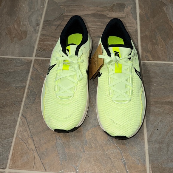 Men's Nike Legend Essential 3 NN Sneakers - Picture 10 of 15